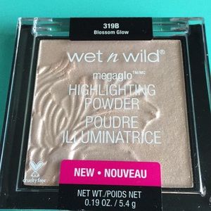 Wet n wild highlighter Blossom Glow